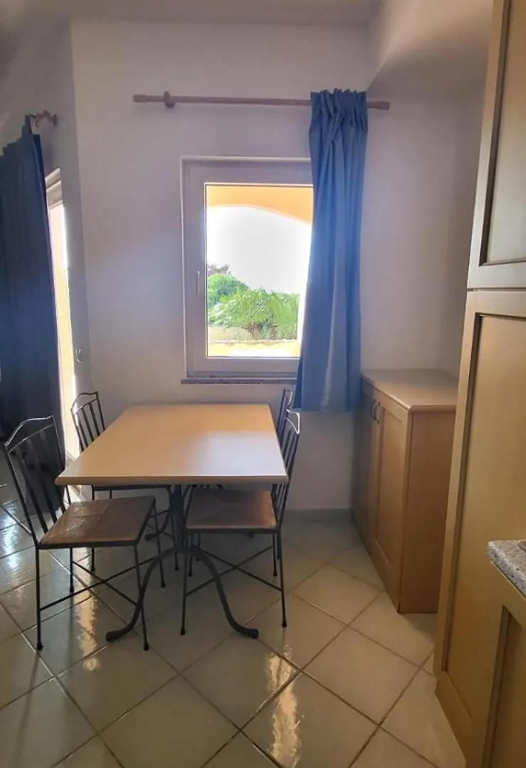 איזולה רוסה Residence Cala Rossa 0*, איזולה רוסה